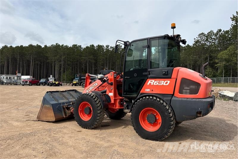 Kubota R630 Kolesni nakladalci