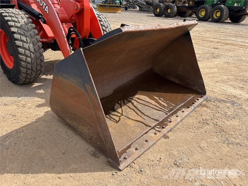 Kubota R630 Kolesni nakladalci