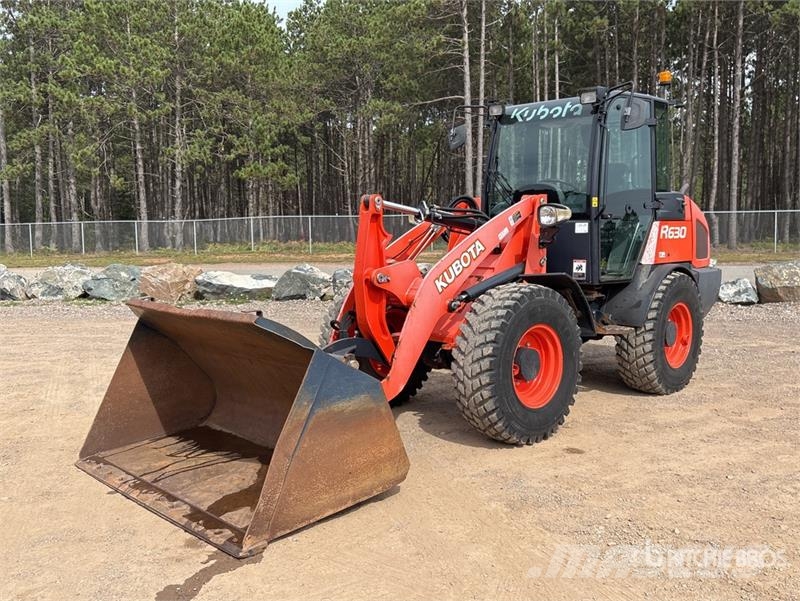 Kubota R630 Kolesni nakladalci