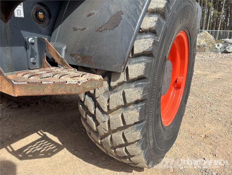 Kubota R630 Kolesni nakladalci