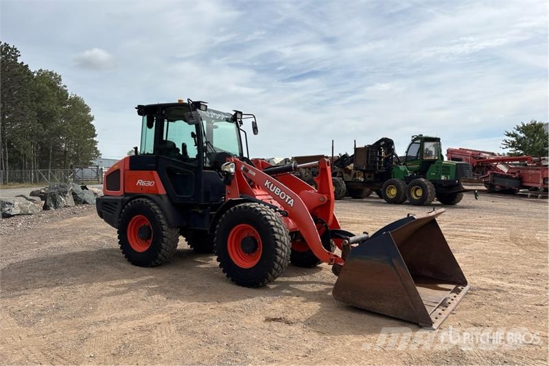 Kubota R630 Kolesni nakladalci