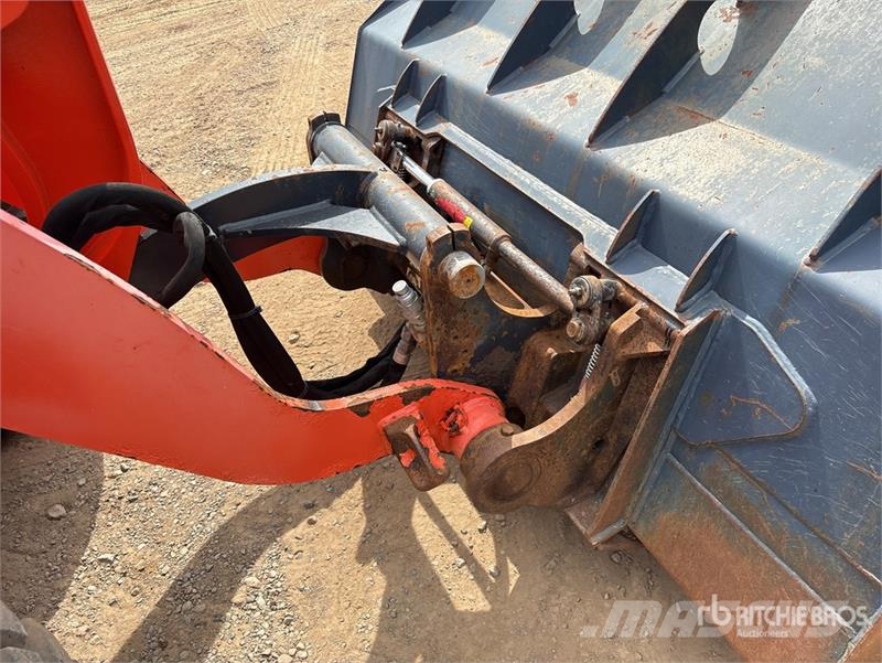 Kubota R630 Kolesni nakladalci