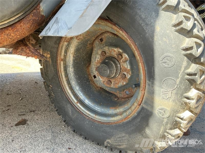 Kubota RTV1100 Kommunaalteenuste tehnika