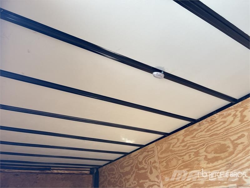  Lark 20 ft T/A Enclosed Trailer Прицепы-фургоны