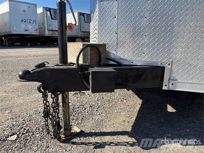 Lark 20 ft T/A Enclosed Trailer Прицепы-фургоны