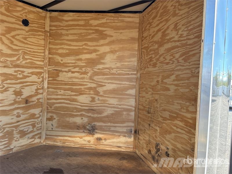 Lark 20 ft T/A Enclosed Trailer Прицепы-фургоны