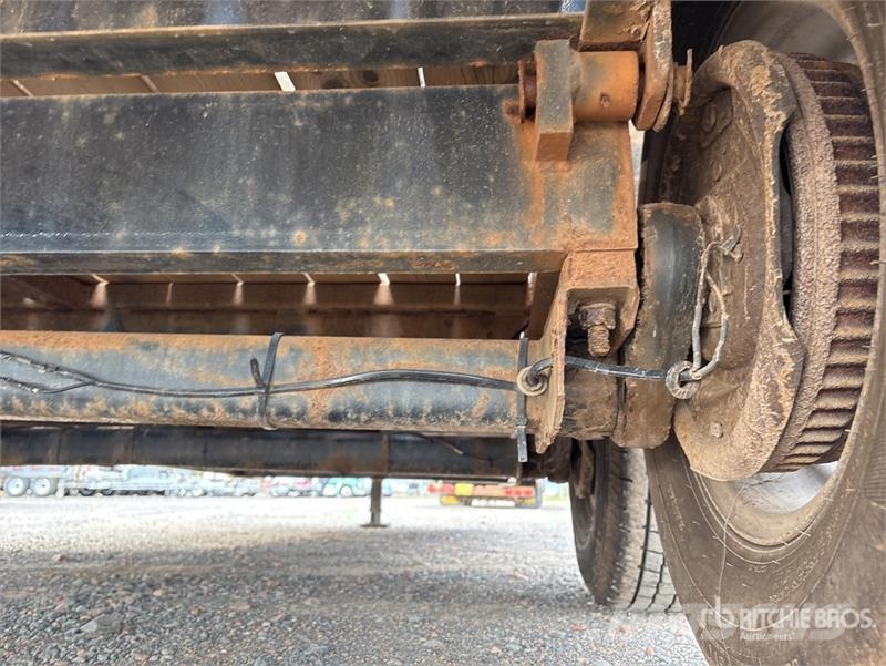 LWL 22 ft T/A Gooseneck Tilt Deck Trailer Maskintransporter