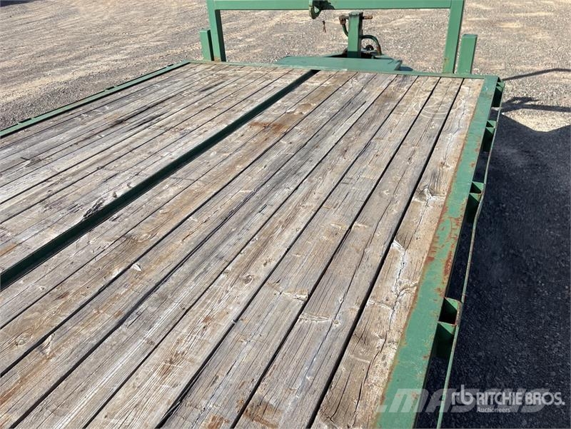 LWL T24FB15LP 24 ft Tri/A Flatbed Trailer Platformas/izkraušana no sāniem