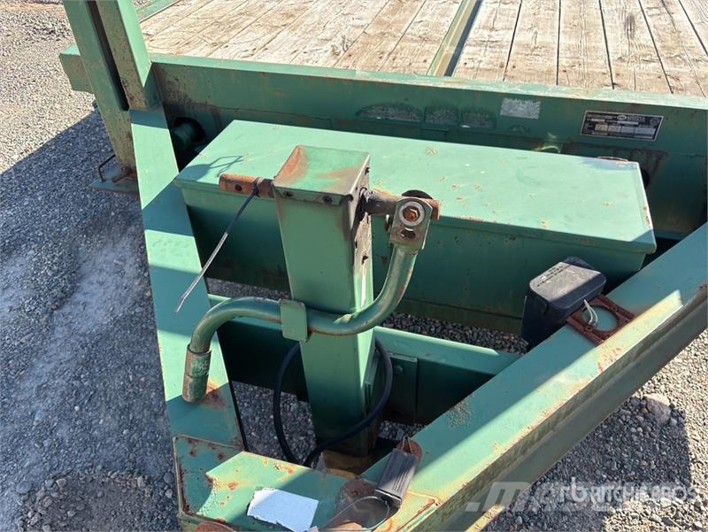 LWL T24FB15LP 24 ft Tri/A Flatbed Trailer Platformas/izkraušana no sāniem