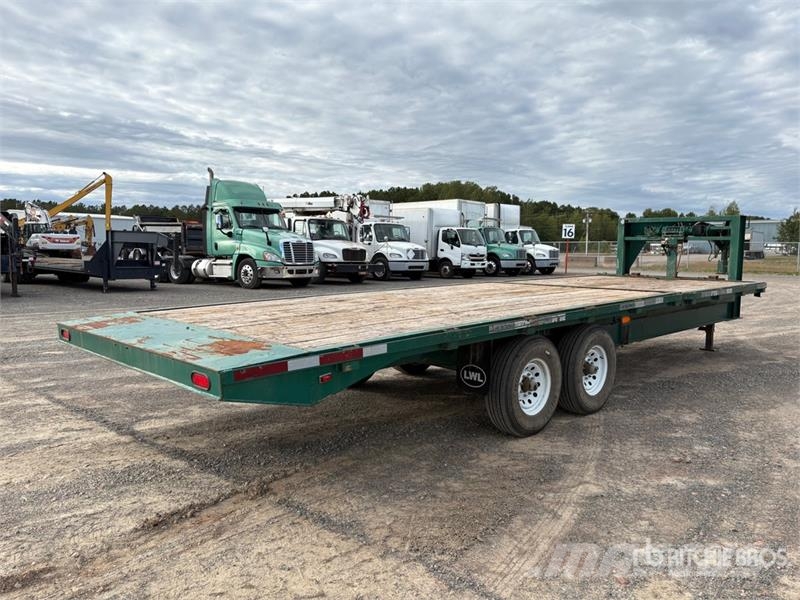 LWL T24IT21LPG 26 ft T/A Gooseneck Tilt Deck Trailer Maskintransporter
