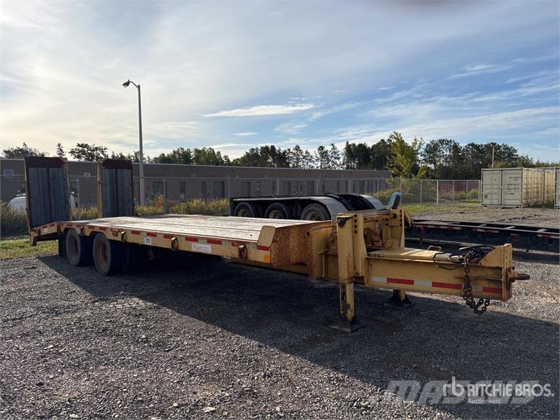 MAC 26 ft T/A Equipment Trailer Oprijwagen
