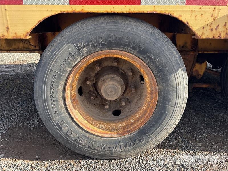 MAC 26 ft T/A Equipment Trailer Oprijwagen