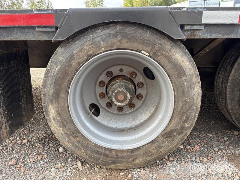 MAC 30 ft T/A Flatbed Trailer Причепи-платформи/бокове розвантаження