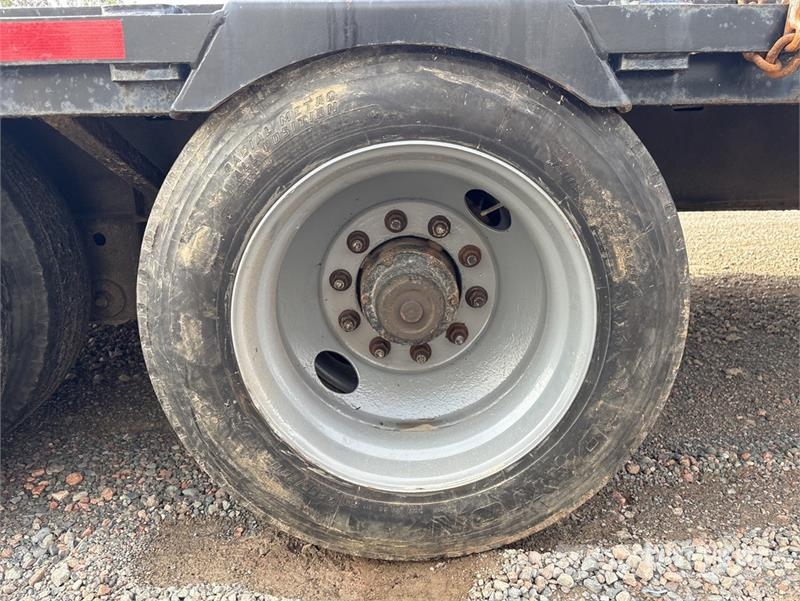 MAC 30 ft T/A Flatbed Trailer Причепи-платформи/бокове розвантаження