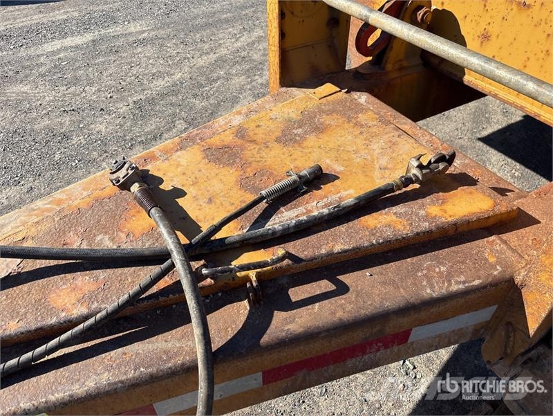 MAC 30 ft Tri/A Equipment Trailer Прицепы-Автовозы
