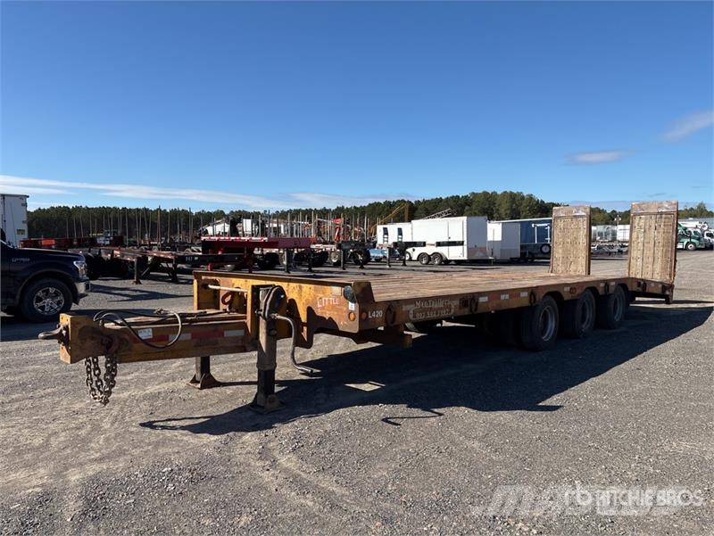 MAC 30 ft Tri/A Equipment Trailer Прицепы-Автовозы
