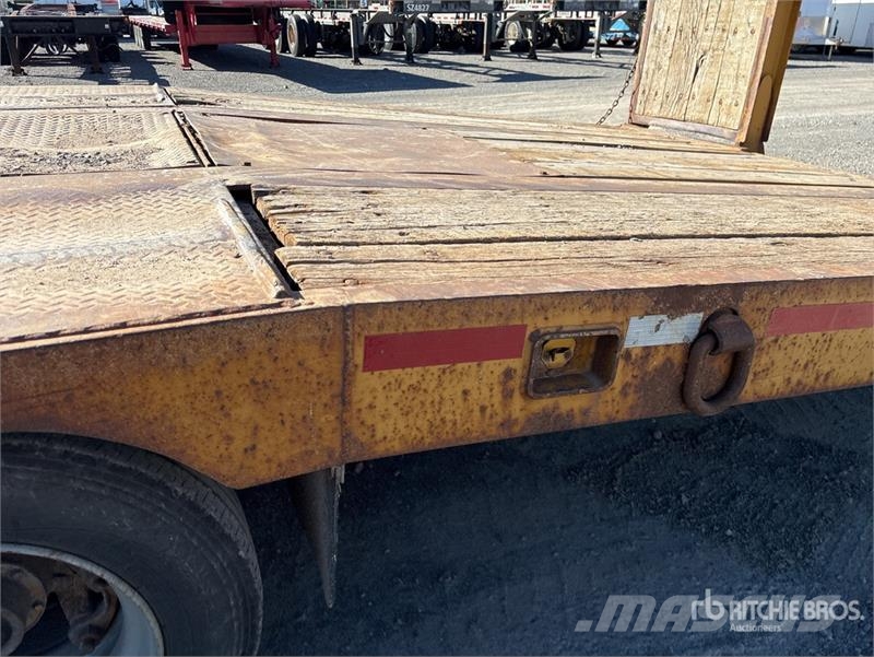 MAC 30 ft Tri/A Equipment Trailer Прицепы-Автовозы
