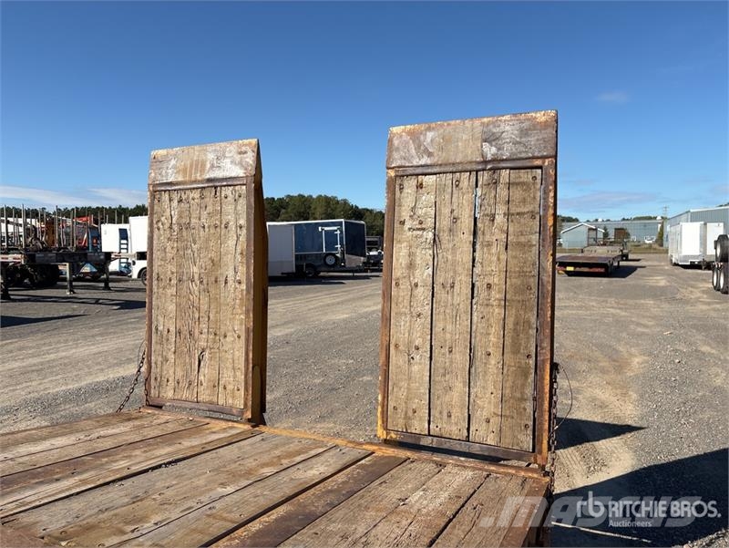 MAC 30 ft Tri/A Equipment Trailer Прицепы-Автовозы