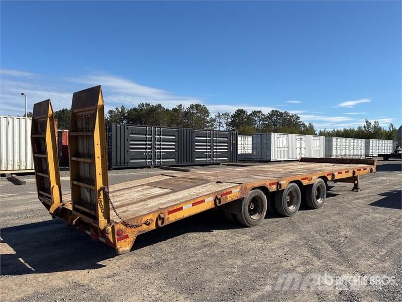 MAC 30 ft Tri/A Equipment Trailer Прицепы-Автовозы