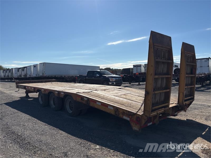 MAC 30 ft Tri/A Equipment Trailer Прицепы-Автовозы