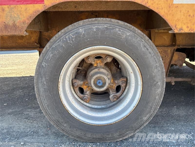 MAC 30 ft Tri/A Equipment Trailer Прицепы-Автовозы