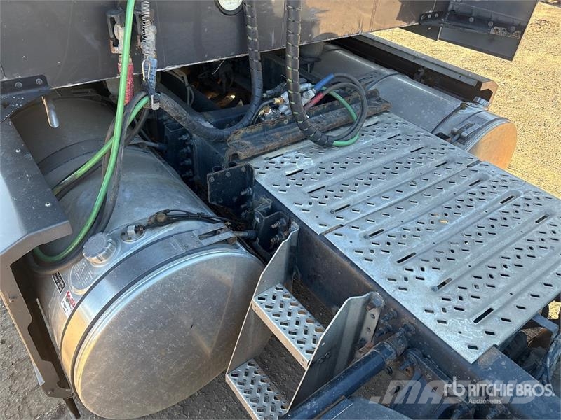 Mack AN64T 6x4 T/A Sleeper Truck Tractor Naudoti vilkikai