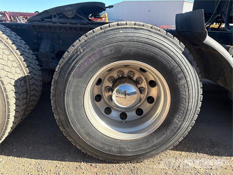 Mack AN64T 6x4 T/A Sleeper Truck Tractor Naudoti vilkikai