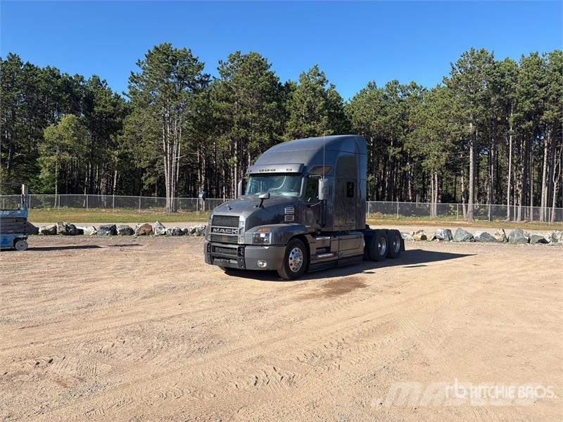 Mack AN64T 6x4 T/A Sleeper Truck Tractor Naudoti vilkikai