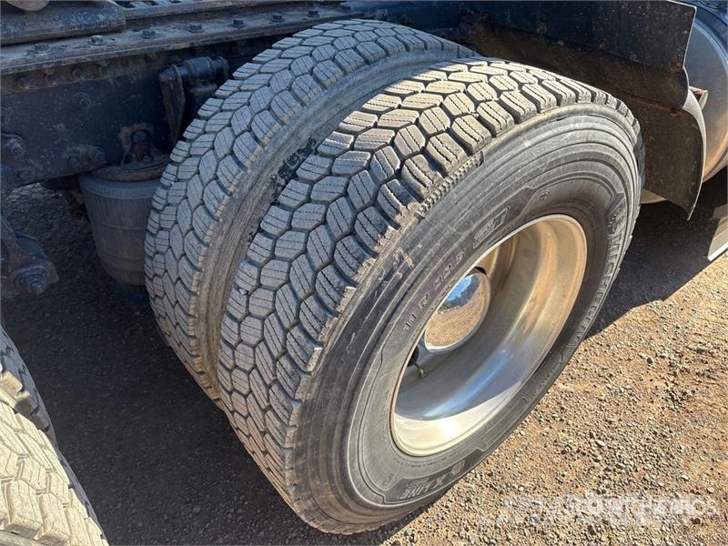 Mack AN64T 6x4 T/A Sleeper Truck Tractor Naudoti vilkikai