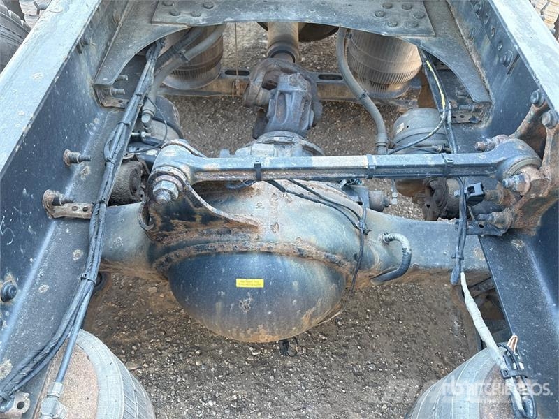 Mack AN64T 6x4 T/A Sleeper Truck Tractor Naudoti vilkikai