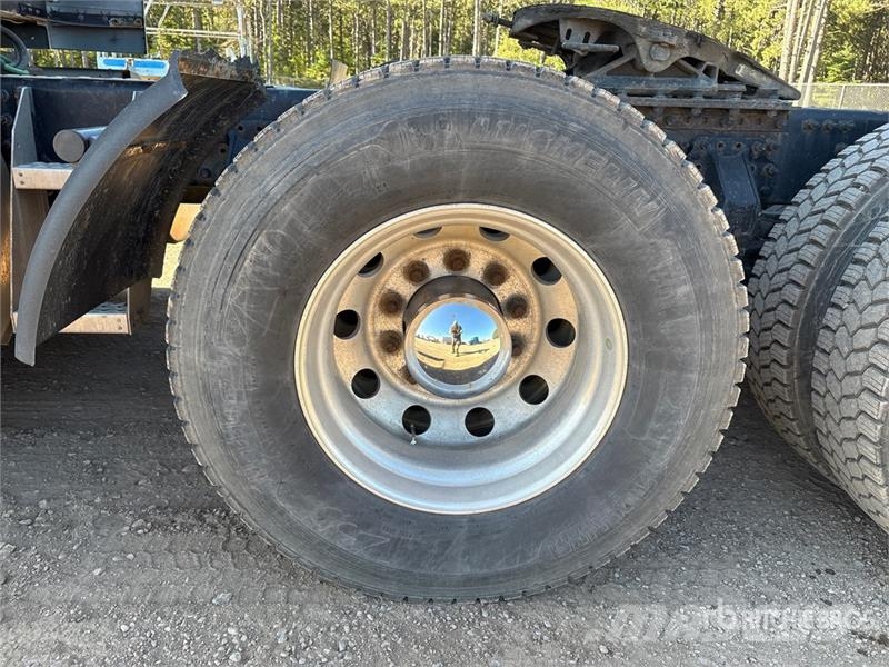 Mack AN64T 6x4 T/A Sleeper Truck Tractor Naudoti vilkikai