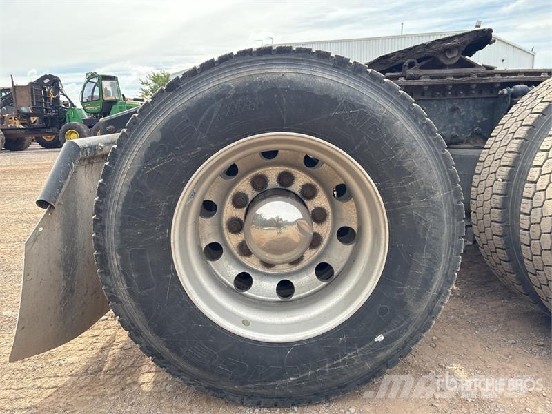 Mack AN64T 6x4 T/A Sleeper Truck Tractor Vlačilci
