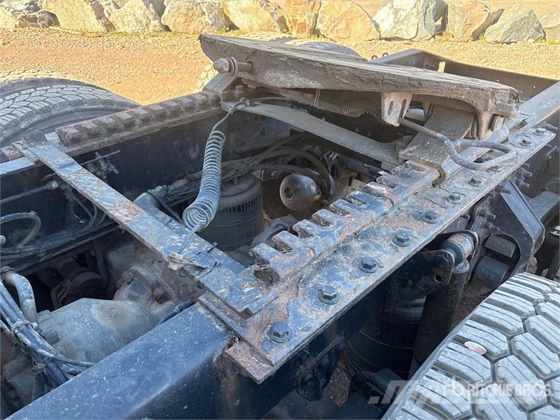 Mack AN64T 6x4 T/A Sleeper Truck Tractor Naudoti vilkikai