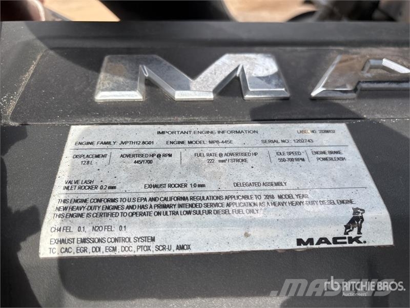 Mack AN64T 6x4 T/A Sleeper Truck Tractor Vlačilci