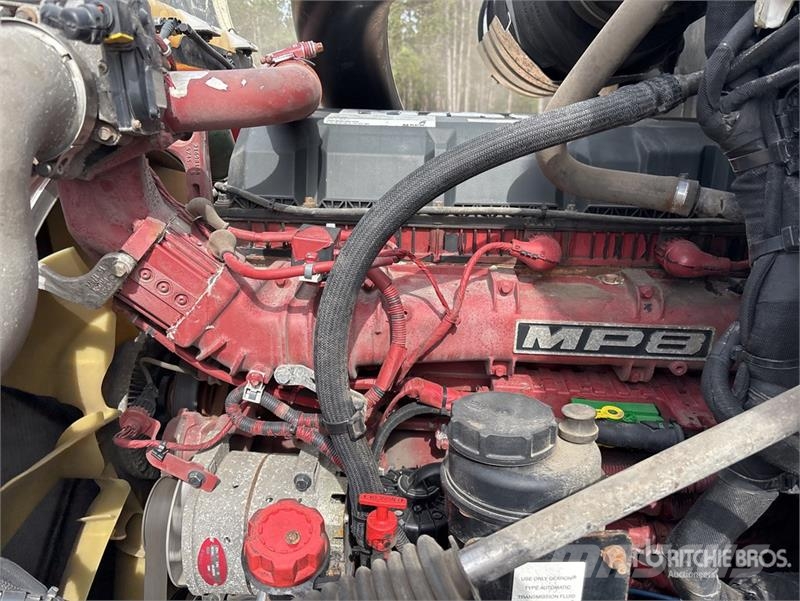 Mack AN64T 6x4 T/A Sleeper Truck Tractor Vlačilci