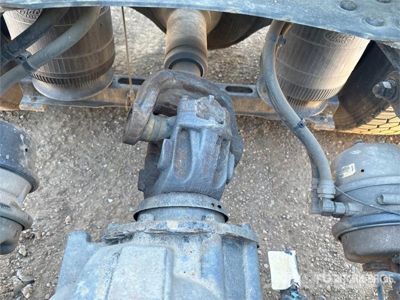 Mack AN64T 6x4 T/A Sleeper Truck Tractor Naudoti vilkikai