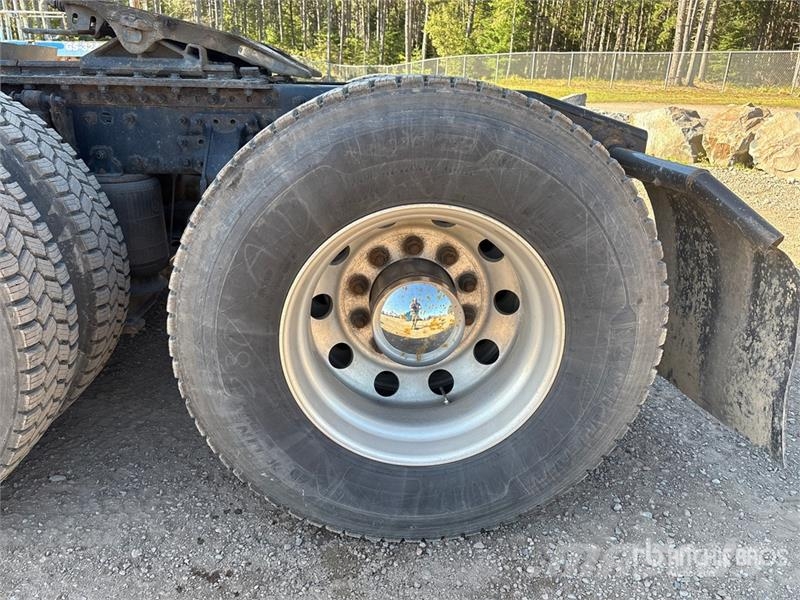 Mack AN64T 6x4 T/A Sleeper Truck Tractor Naudoti vilkikai