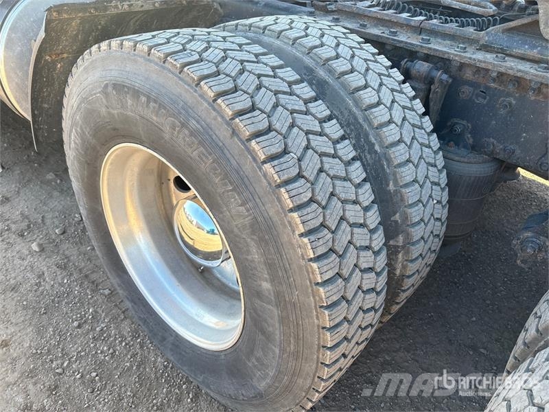 Mack AN64T 6x4 T/A Sleeper Truck Tractor Naudoti vilkikai