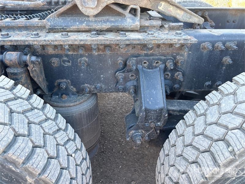 Mack AN64T 6x4 T/A Sleeper Truck Tractor Naudoti vilkikai