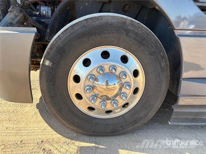 Mack AN64T 6x4 T/A Sleeper Truck Tractor Naudoti vilkikai