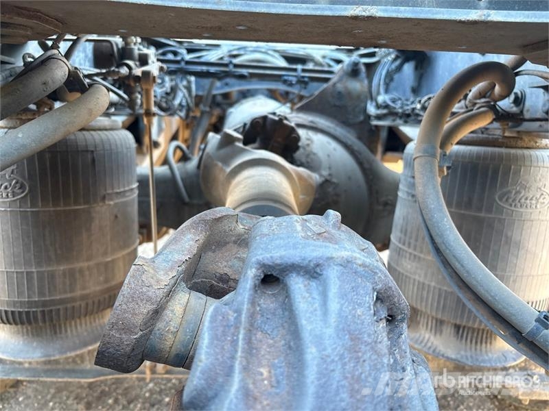 Mack AN64T 6x4 T/A Sleeper Truck Tractor Naudoti vilkikai