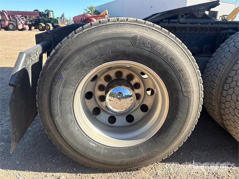 Mack AN64T 6x4 T/A Sleeper Truck Tractor Naudoti vilkikai