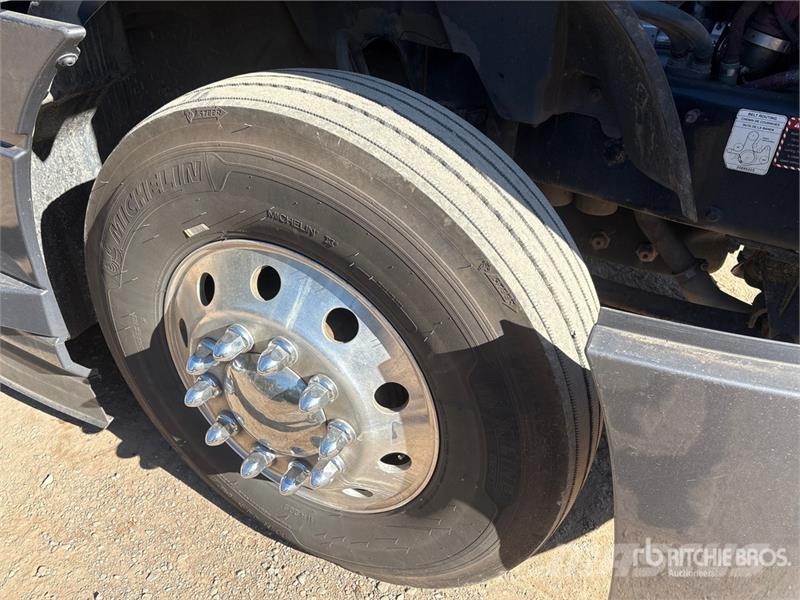 Mack AN64T 6x4 T/A Sleeper Truck Tractor Naudoti vilkikai