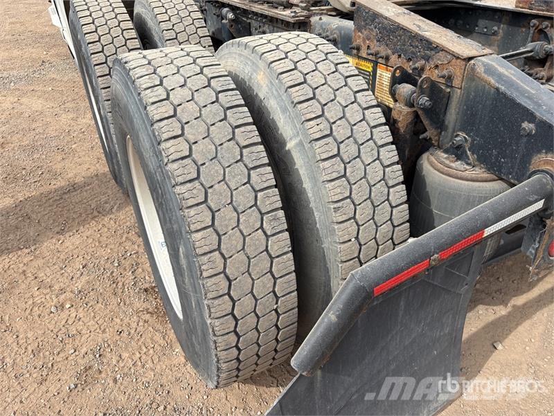 Mack AN64T 6x4 T/A Sleeper Truck Tractor Vlačilci