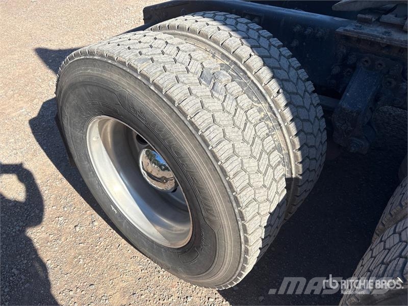 Mack AN64T 6x4 T/A Sleeper Truck Tractor Naudoti vilkikai