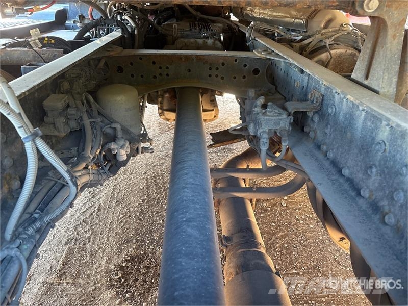 Mack AN64T 6x4 T/A Sleeper Truck Tractor Naudoti vilkikai
