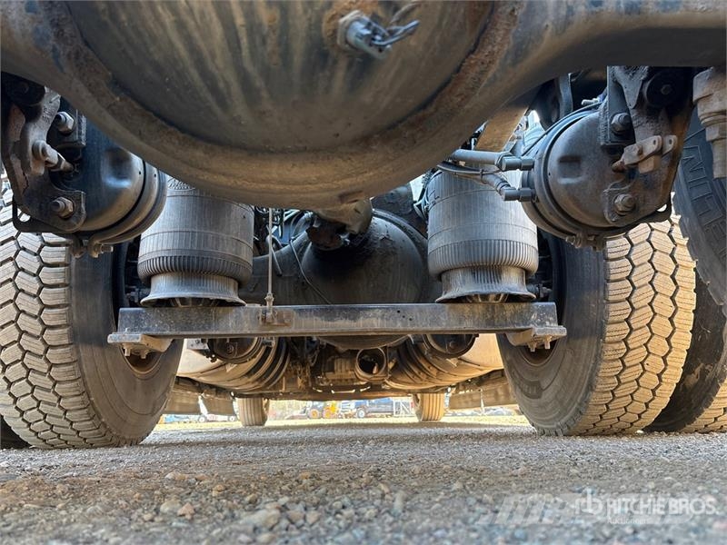 Mack AN64T 6x4 T/A Sleeper Truck Tractor Naudoti vilkikai