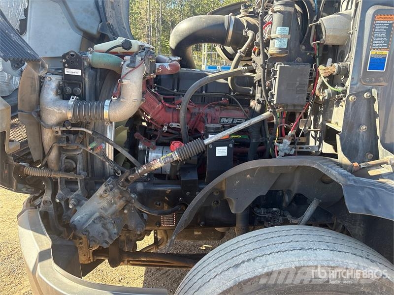 Mack AN64T 6x4 T/A Sleeper Truck Tractor Naudoti vilkikai