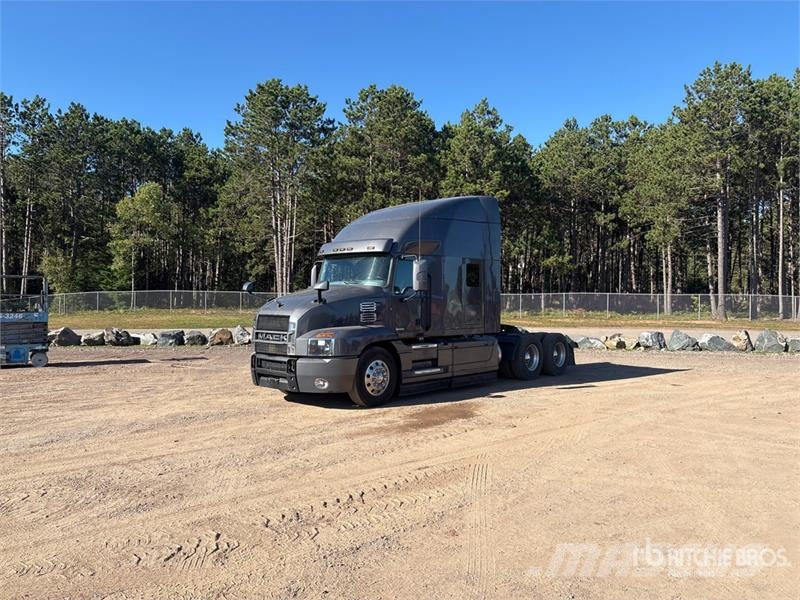 Mack AN64T 6x4 T/A Sleeper Truck Tractor Naudoti vilkikai