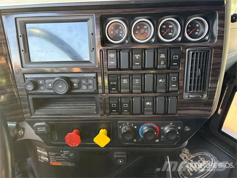 Mack Anthem 6x4 T/A Sleeper Truck Tractor Vlačilci